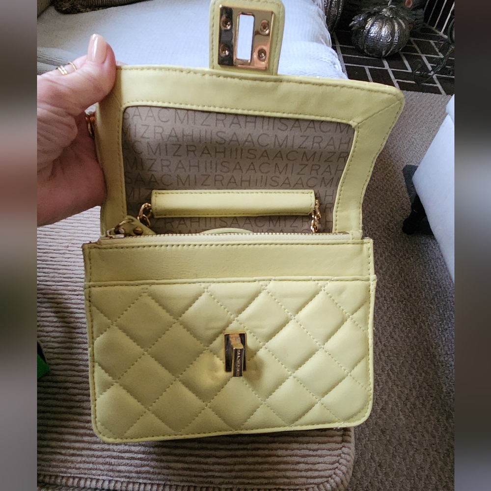 EUC! ISSAC MIZRAHI QUILTED LEATHER CROSSBODY PURSE IN A BEAUTIFUL BUTTER YELLOW! - Picture 2 of 6